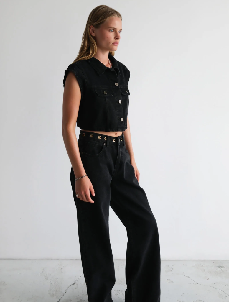 95 Mid Baggy jeans, Brie Eyelet design, offering a loose fit and unique eyelet features for a fashionable outfit.