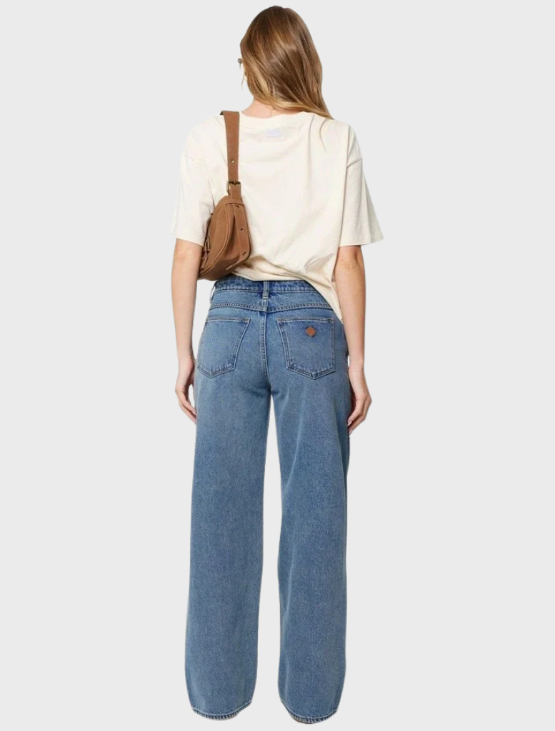 95 Mid Baggy jeans designed for comfort and style, inspired by Selena's unique fashion aesthetic.