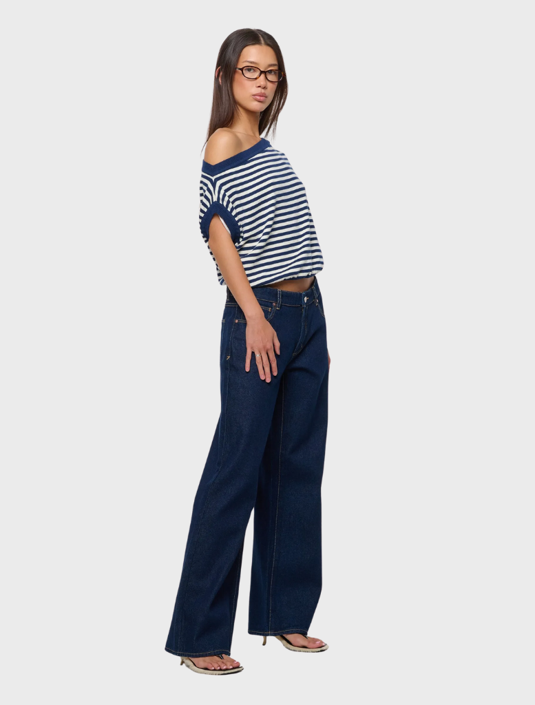 99 Low & Baggy jeans in Rinse Recycled fabric, highlighting a casual style with an emphasis on sustainability.