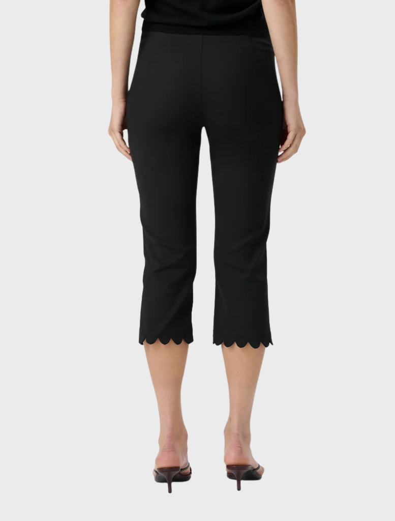 Black capri pants with a scalloped hem and elastic waistband, blending retro inspiration with modern sophistication for daily wear.