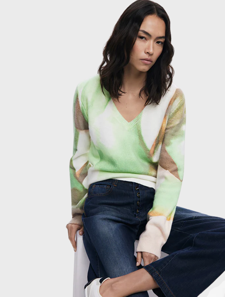 Thin gauge pullover adorned with an abstract art print, offering a stylish and modern look.