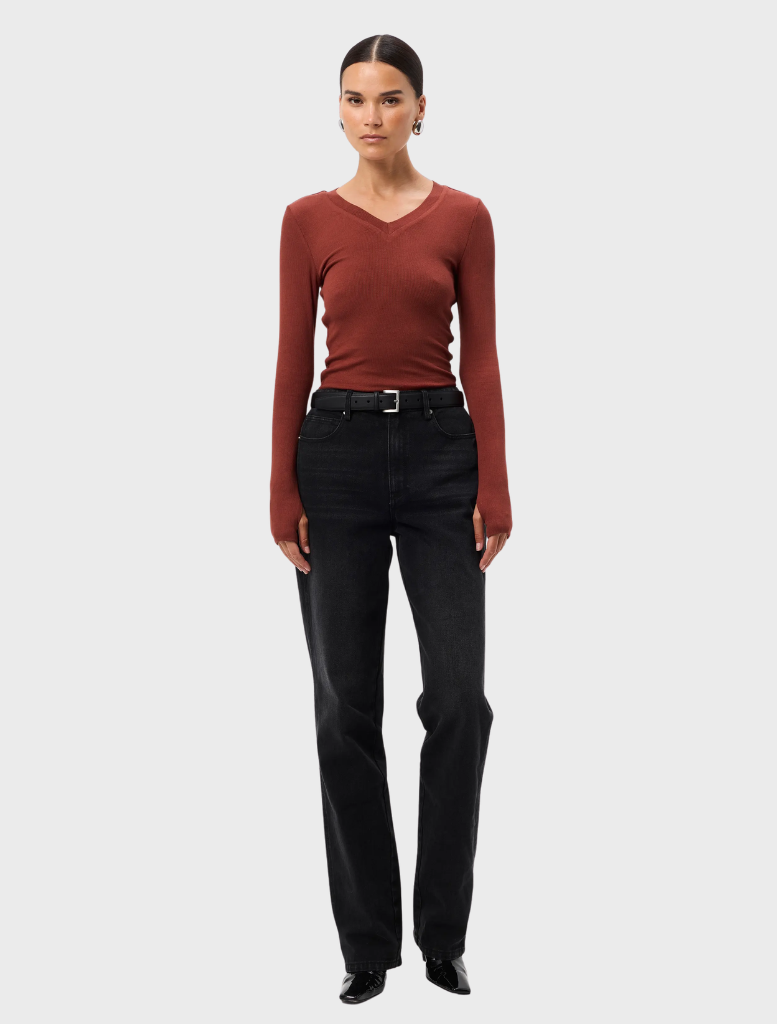 Rust-colored Sedona Top displayed on a mannequin, featuring a relaxed fit and short sleeves.