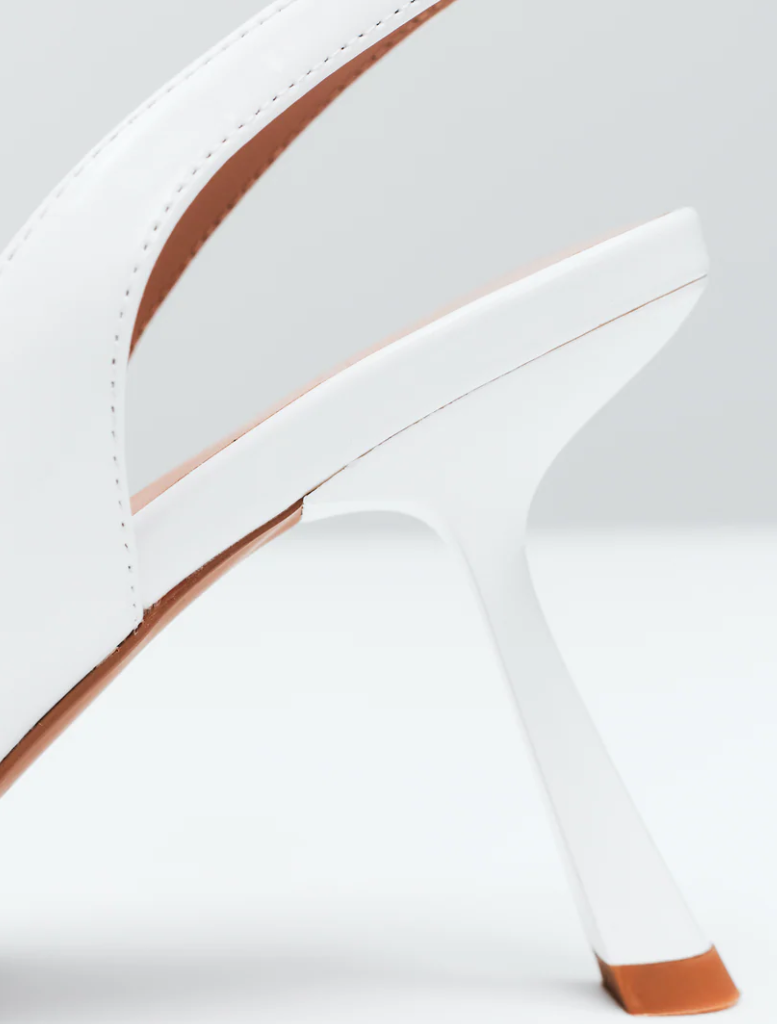 Chic white Celeste pump with a refined shape and pointed toe, suitable for both work and special events.