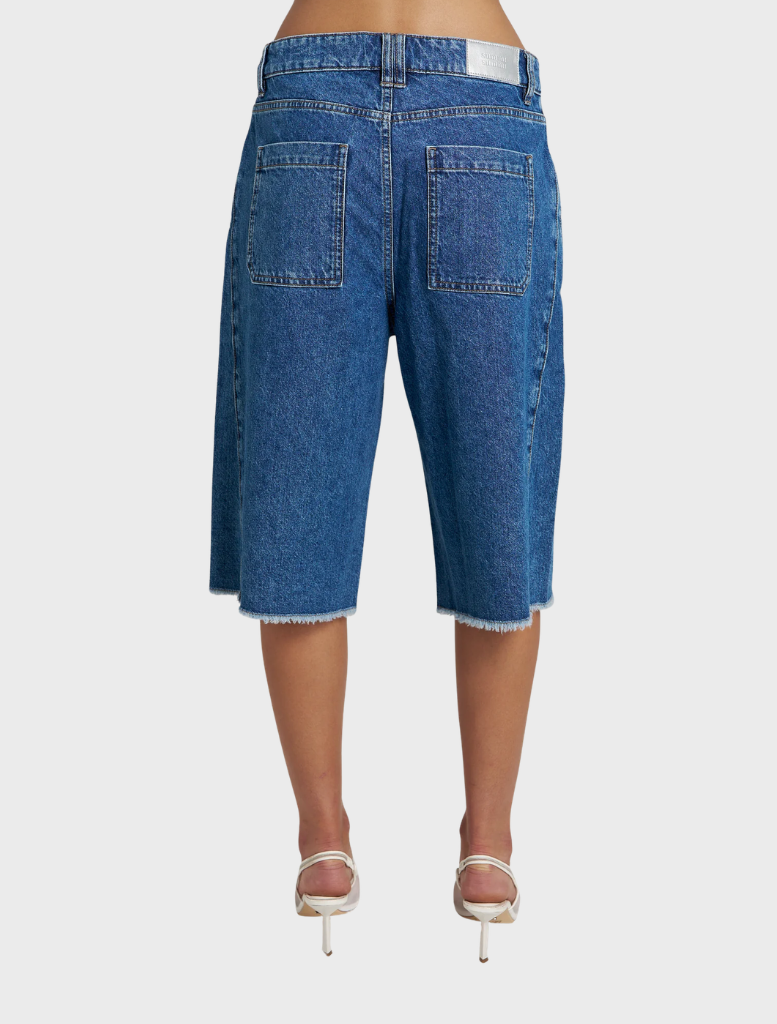 fortlessly stylish Copenhagen Short in Bleu, crafted for comfort and versatility, ideal for summer outings and casual wear.