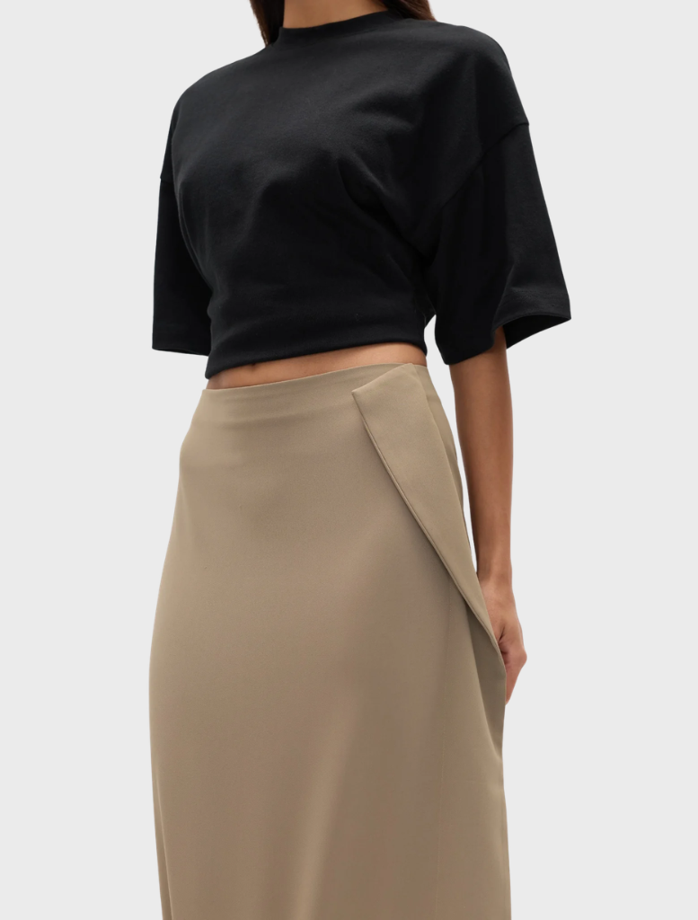 Stylish ebony skirt in dune shade, featuring a modern silhouette perfect for both casual and formal wear.