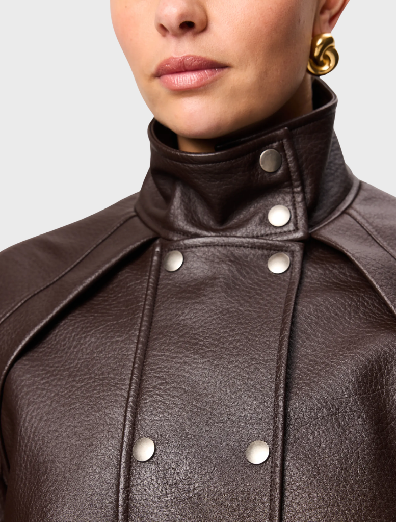 Stylish Jordan jacket in Espresso color, designed for comfort and versatility in both sports and everyday settings.