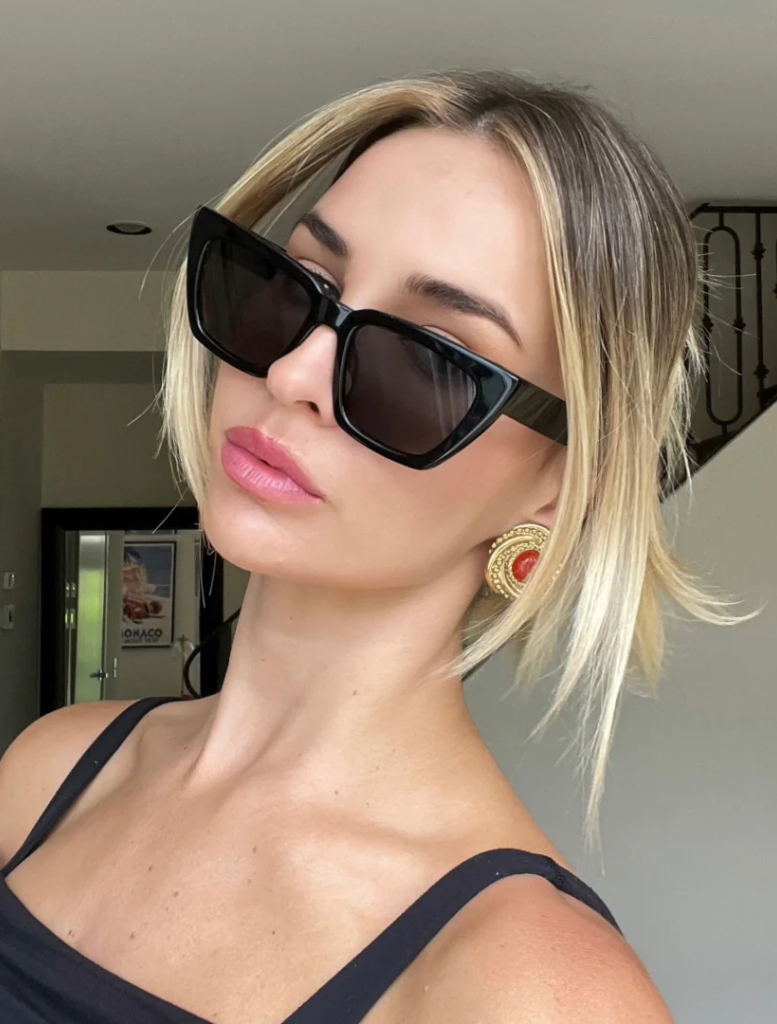 Hailey II sunglasses with a modern black frame and grey lenses, ideal for a chic look on sunny days.