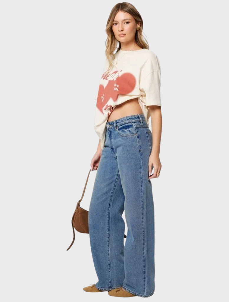 95 Mid Baggy jeans showcasing a modern, relaxed fit, reflecting Selena's iconic fashion sense and style.