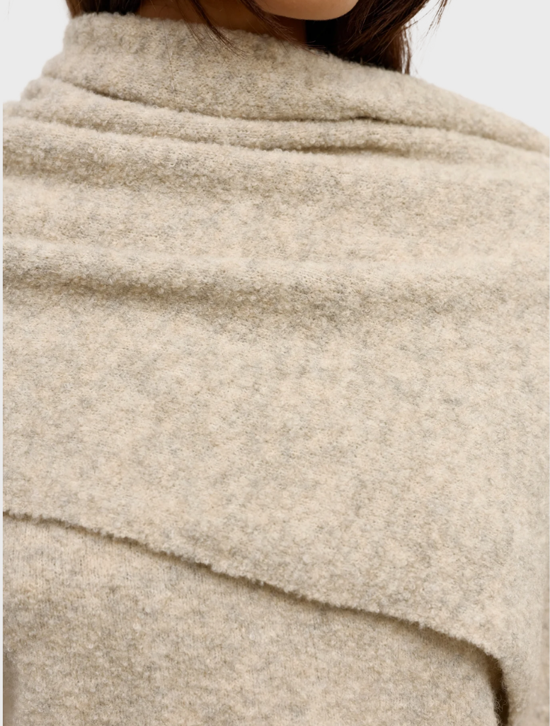 Urchin Soba Scarf in beige, showcasing a stylish and versatile design perfect for layering in cooler weather.