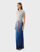 Long Capri maxi dress with colorful stripes reminiscent of the sea, perfect for summer outings.