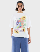 Vintage white tee featuring a sunflower graphic, perfect for casual wear and showcasing a cheerful, nature-inspired design.