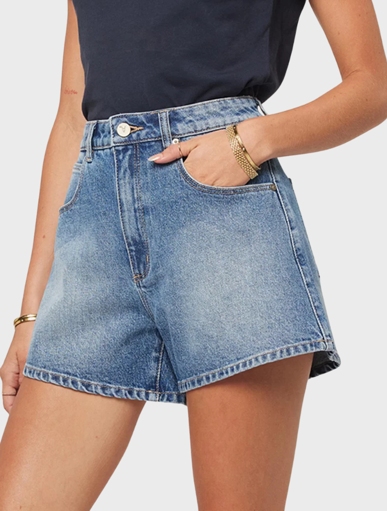 Venice shorts in Paloma color, showcasing a comfortable design and lightweight material, ideal for warm weather wear.