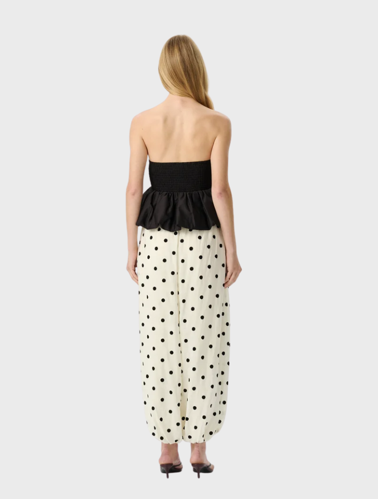 The Willow Pant in Heirloom Dot presents a textured, voluminous design that tapers gracefully at the ankle for a stylish fit.