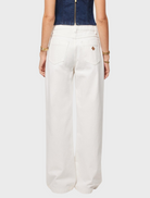 The model displays a fashionable blue top and white wide-leg pants, creating a fresh and elegant appearance.