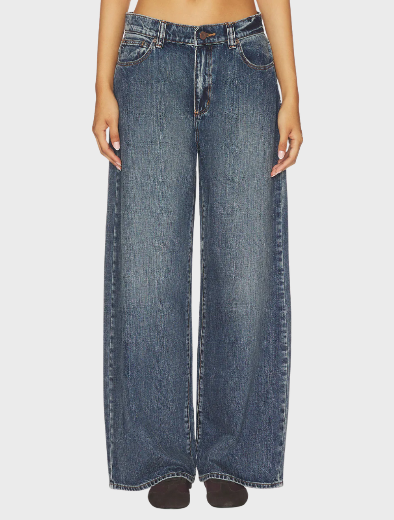 A model wearing the 95 Super Baggy jeans in a casual setting, showcasing their oversized fit and stylish design.