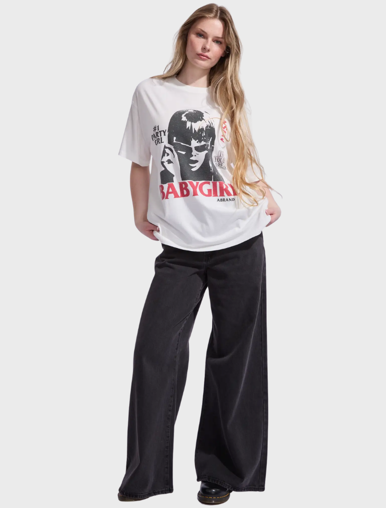 White sand Babygirl Tom Tee, combining comfort and style for a trendy addition to any wardrobe.