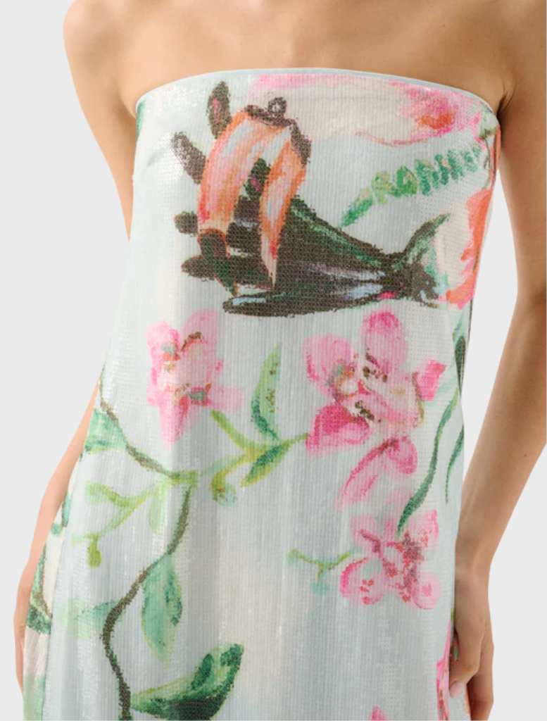 Glamorous Bianca sequin dress with a shimmering effect, perfect for making a statement at formal occasions.