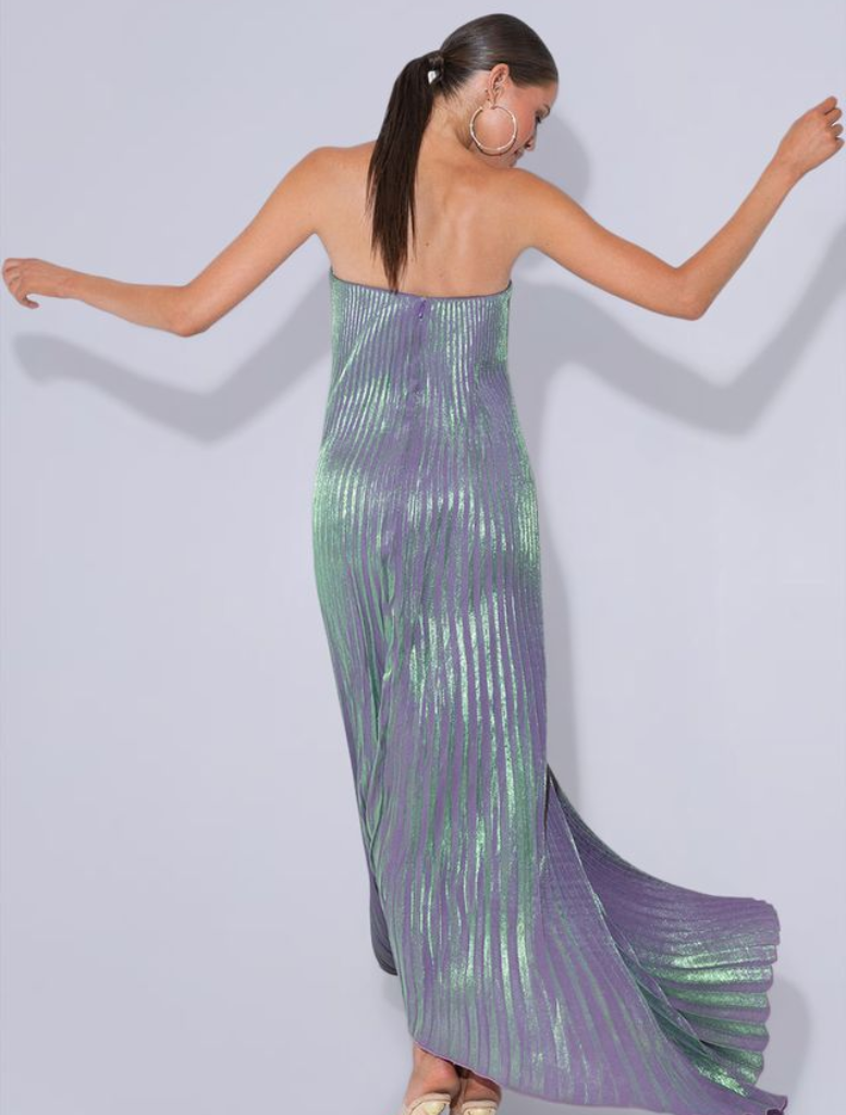 Classic black tie gown with a strapless neckline and V detail, designed for elegance and fluidity at formal occasions.