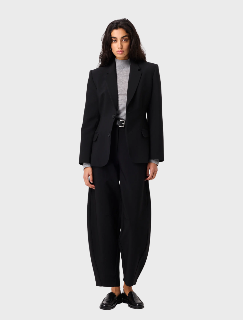 Tailored black Sonder Blazer displayed, emphasizing a sophisticated style for both work and formal gatherings.