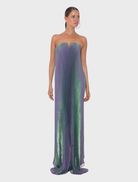Strapless black tie gown with a V detail and flowing silhouette, ideal for elegant evening occasions.
