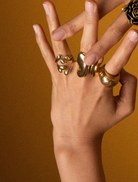  A gold ring featuring delicate leaf motifs, symbolizing nature and beauty.