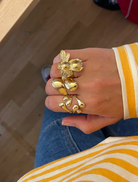  A gold ring with artistic leaf details, merging elegance with a touch of nature.