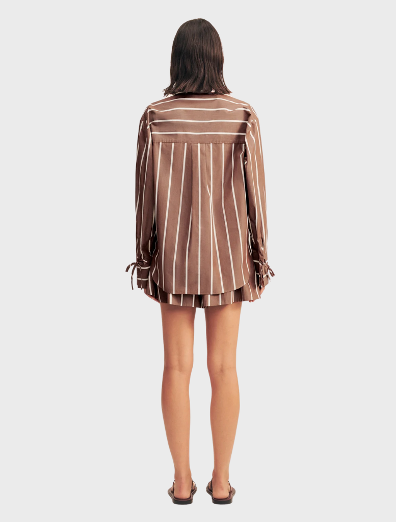 Spencer shirt in a neutral cafe au lait tone, combining classic style with modern versatility for everyday wear.