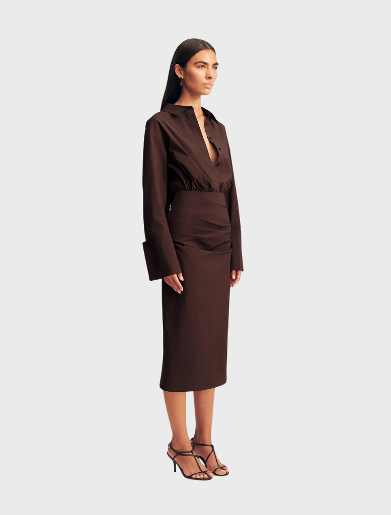 Elegant fitted midi dress in Ristretto, designed for a sophisticated appearance with a tailored and modern silhouette.