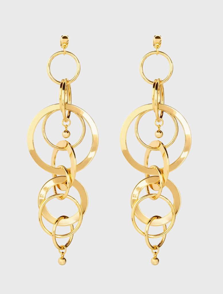 Elegant gold Carolina earrings featuring a delicate design, perfect for adding a touch of sophistication to any outfit.