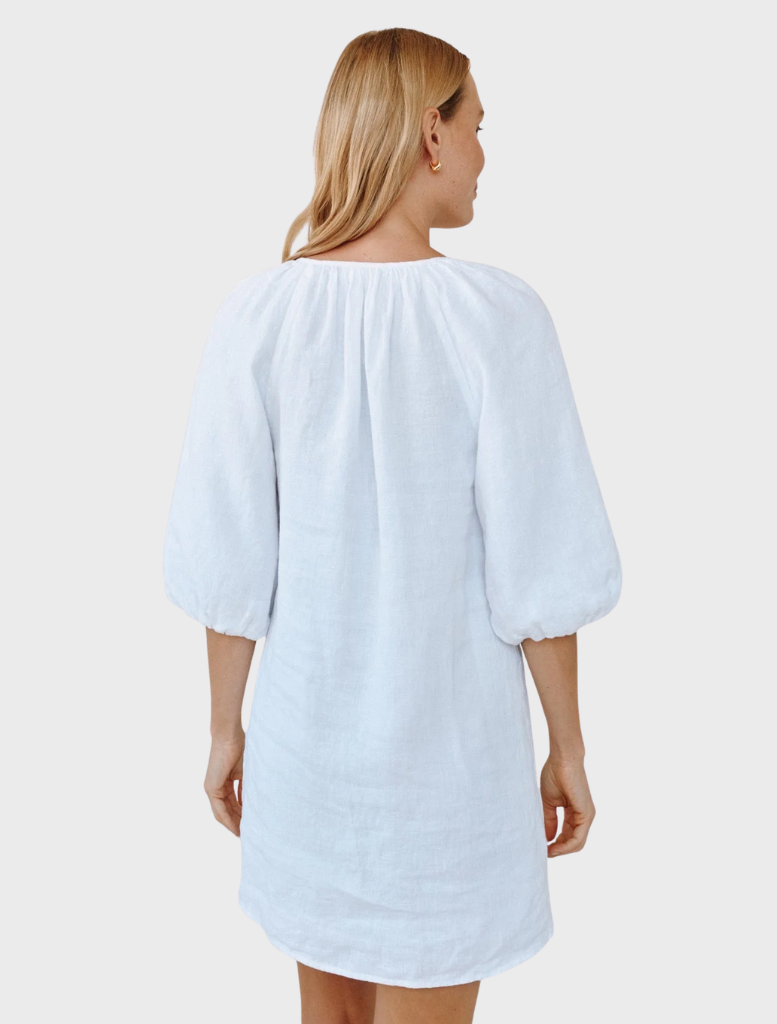 White pullover dress with fashionable puff sleeves, combining comfort and elegance effortlessly.