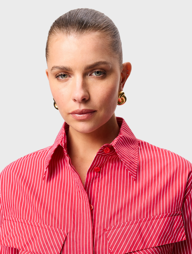 White Lincoln top featuring a classic design, suitable for casual or formal occasions.