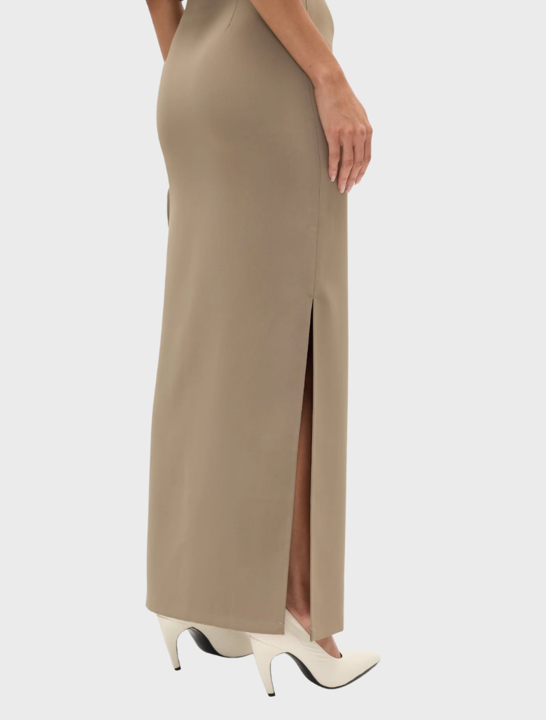 Chic ebony skirt in a soft dune hue, designed for versatility and comfort in any wardrobe.
