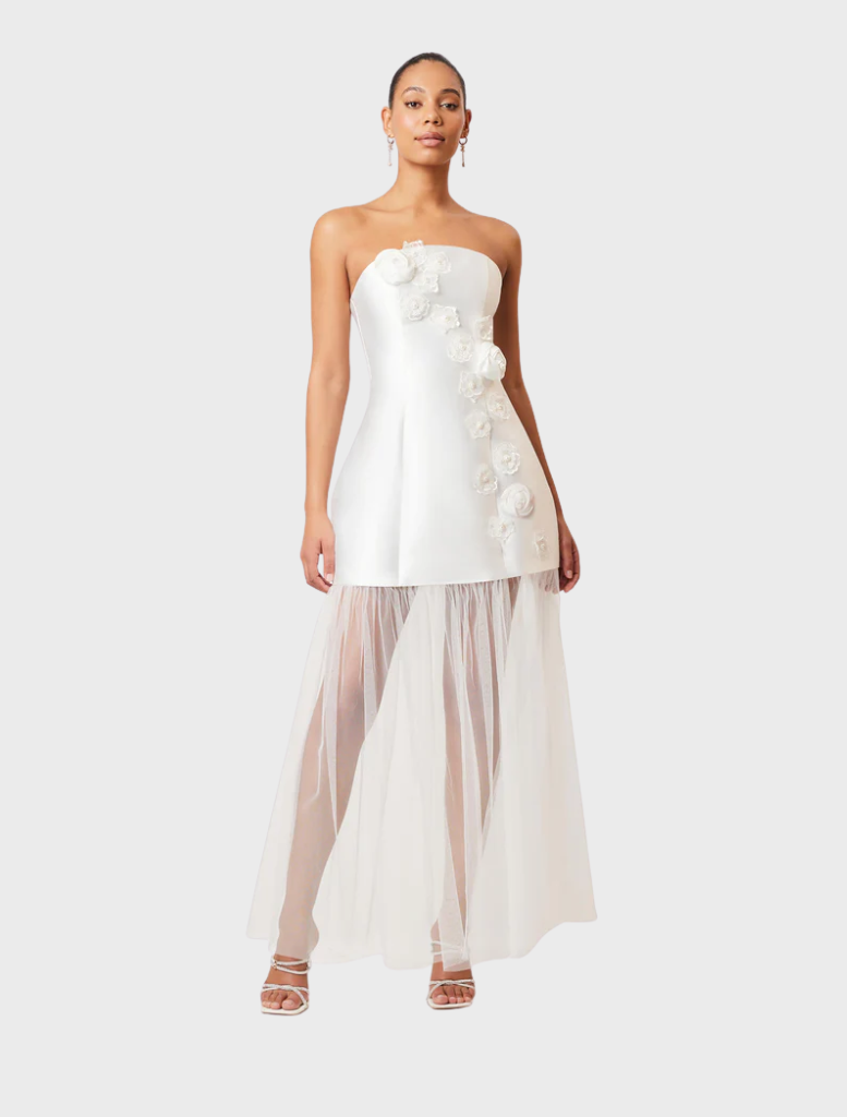 White floral strapless maxi dress with oleander motifs, designed for a stylish and comfortable summer look.