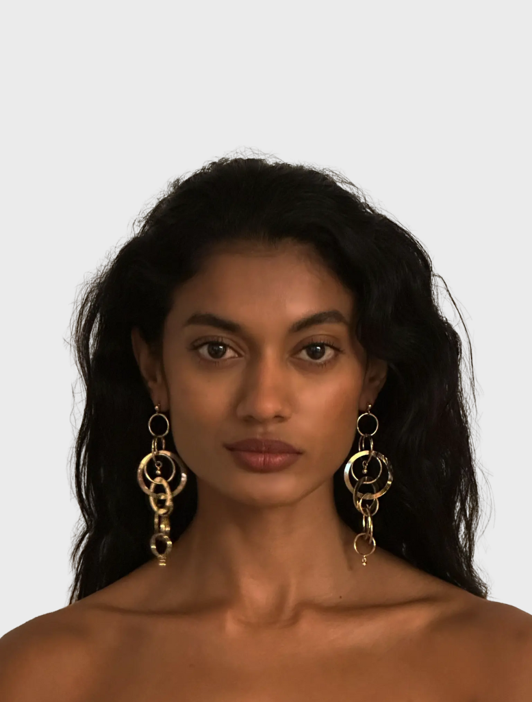 Carolina earrings in gold, showcasing a refined and stylish design ideal for enhancing formal or casual attire.