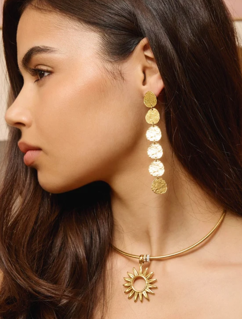 Lightweight gold drop earrings with a hand-hammered finish, measuring 9.2 cm, showcasing modern sophistication.