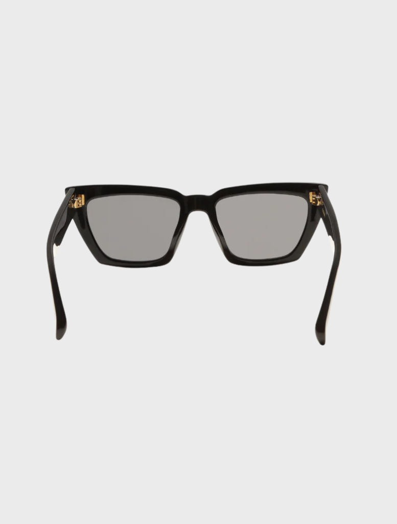 Stylish Hailey II sunglasses with a black frame and grey lenses, ideal for a modern look and sun protection.