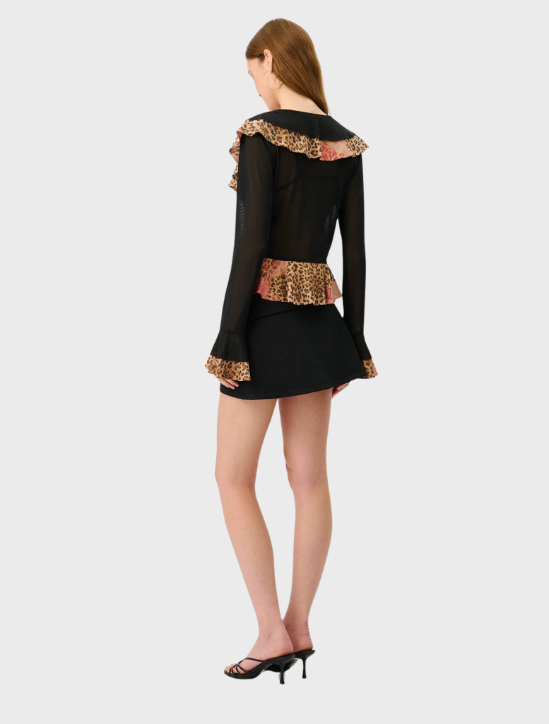 Elegant frill cardigan in mesh with a leopard print, ideal for layering and enhancing your wardrobe's versatility.