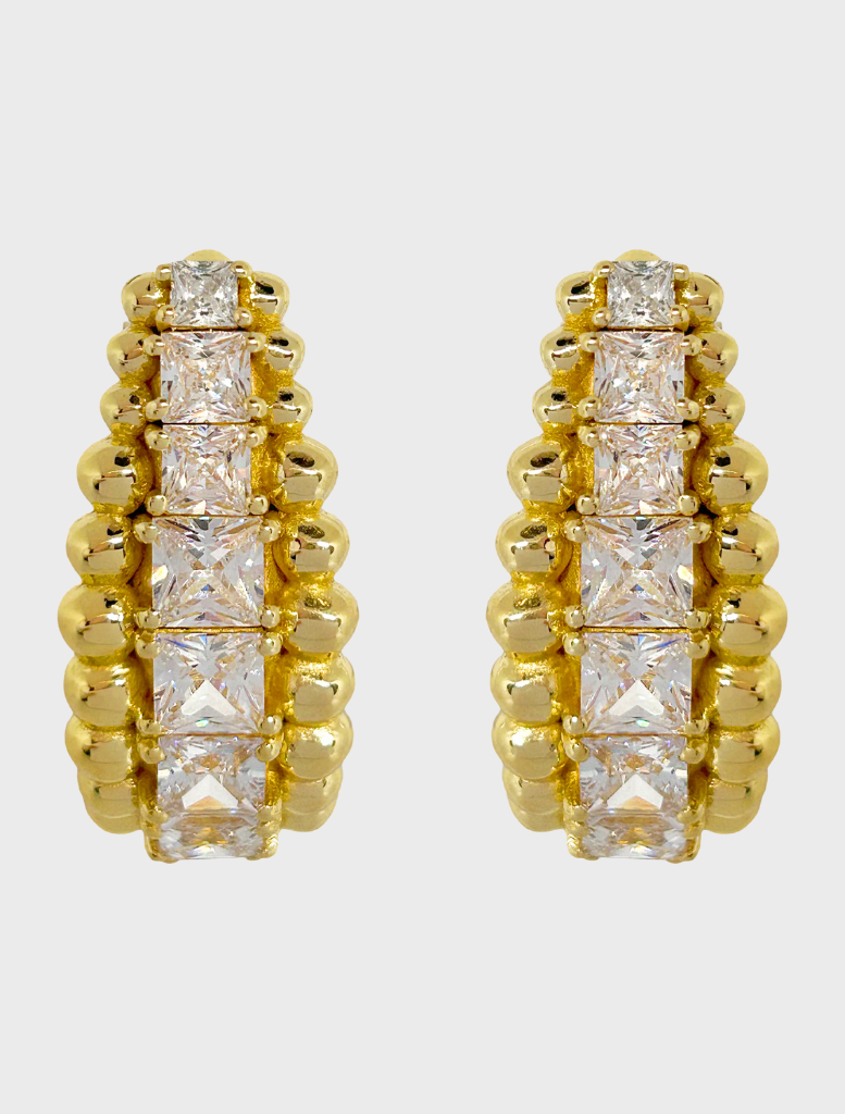 Gold Marilyn earrings featuring a stylish design, perfect for adding elegance to any outfit.