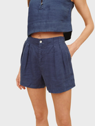 Midnight surf double pleat shorts, showcasing a modern cut and comfortable fabric for everyday use.