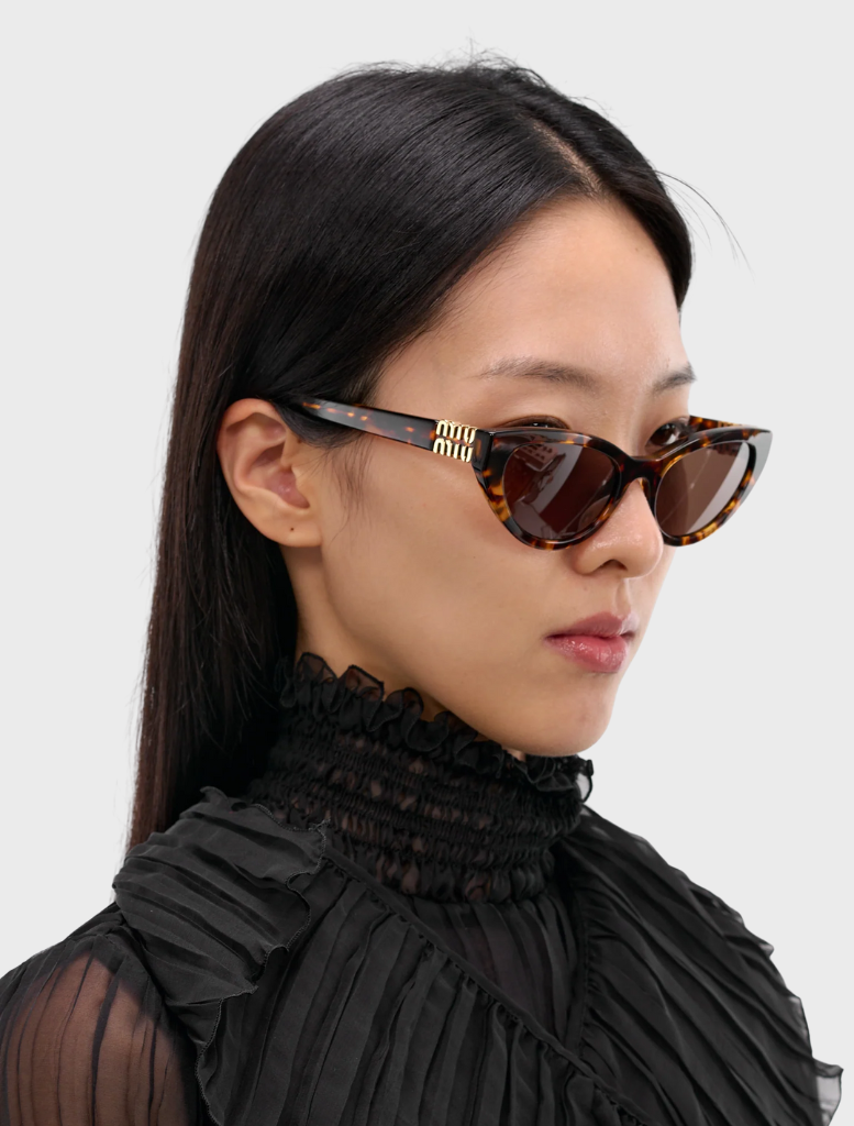 Cat eye sunglasses featuring a stylish tortoise shell pattern, showcasing a chic and vintage-inspired design.
