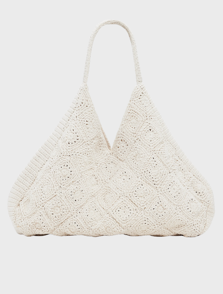 A white bag in a new shape inspired by Tulum, combining elegance and practicality for everyday use.