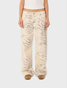 A model displays Valentina Rcy baggy jeans, capturing the essence of contemporary fashion in a lively outdoor scene.