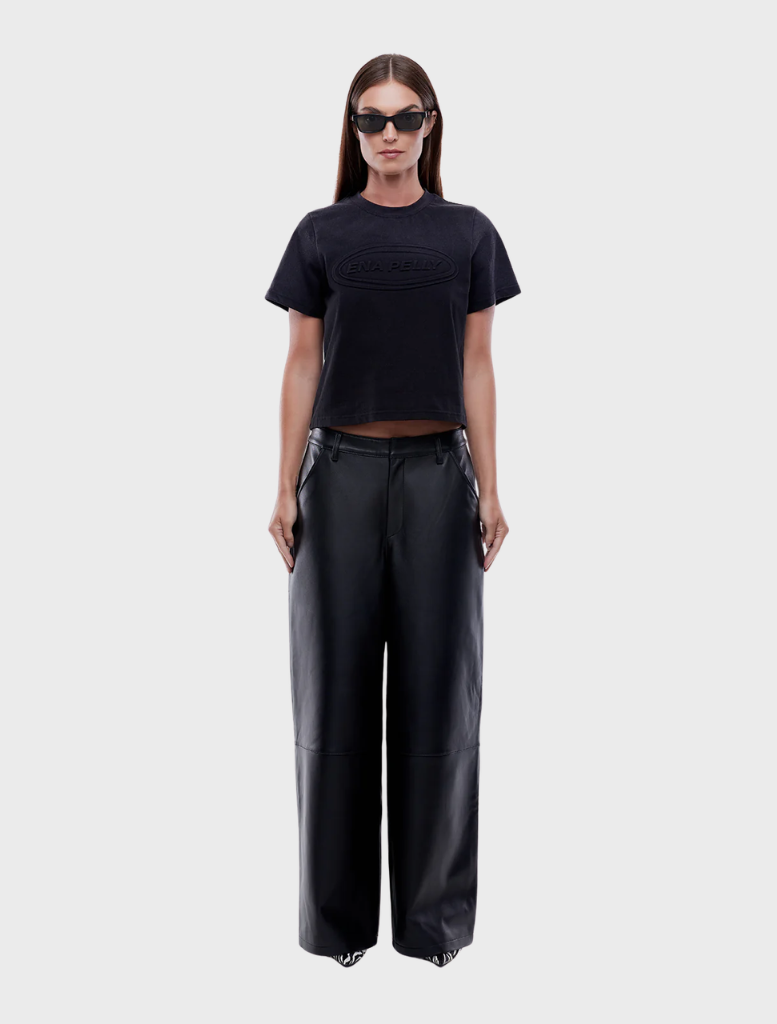 Elegant black leather pants with a tailored fit, perfect for both casual and formal occasions.
