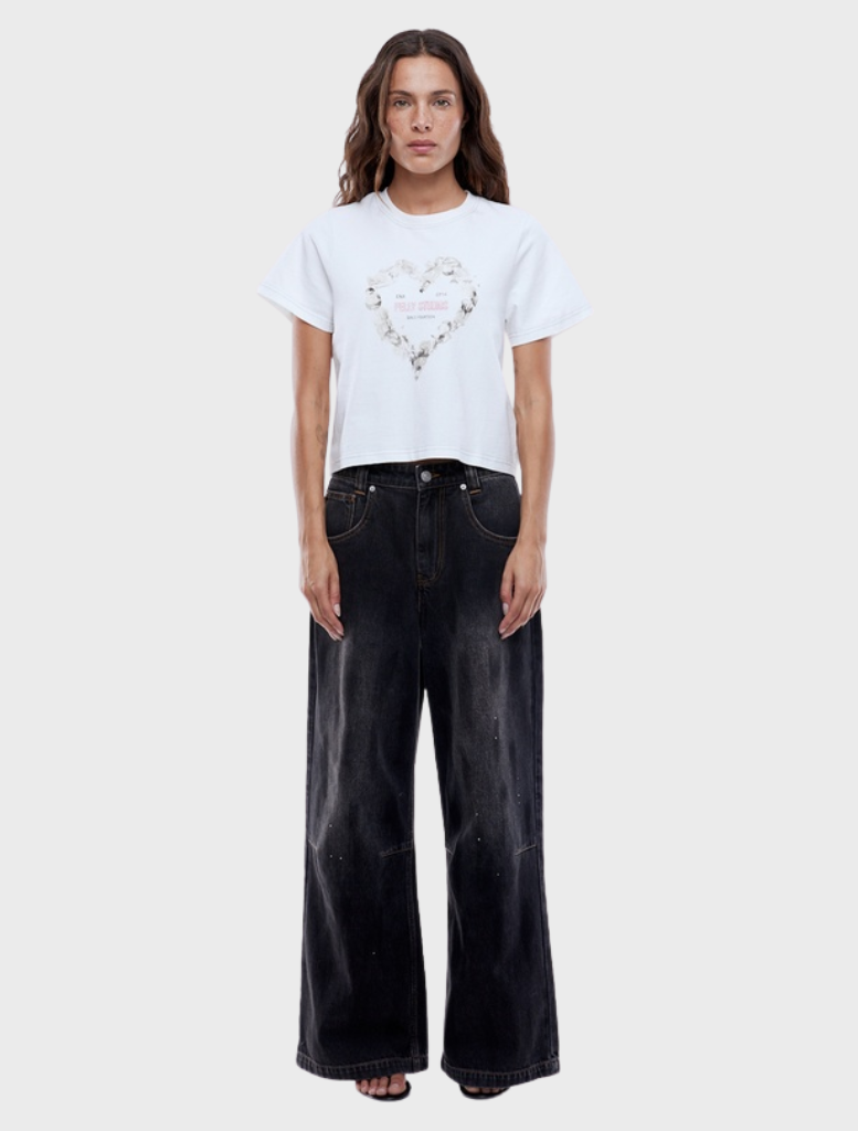 Soft vintage white baby tee featuring a rose heart motif, perfect for keeping infants stylish and comfortable.