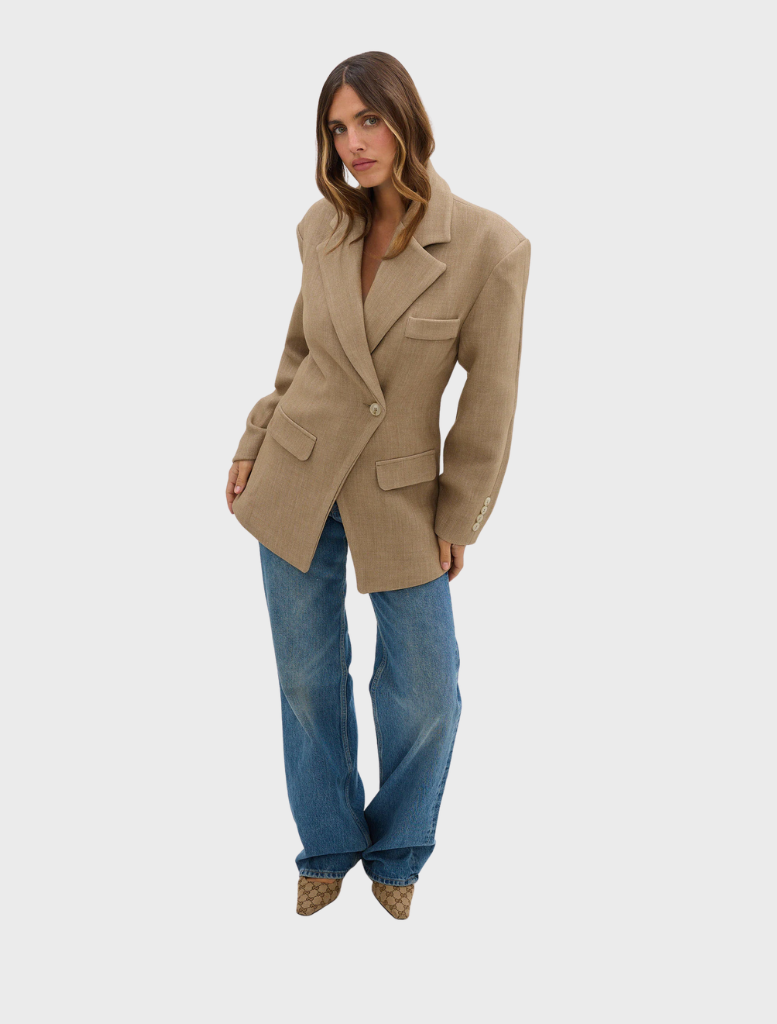 Caramel-colored Saskia cinched blazer with a tailored fit and structured silhouette, ideal for professional attire.