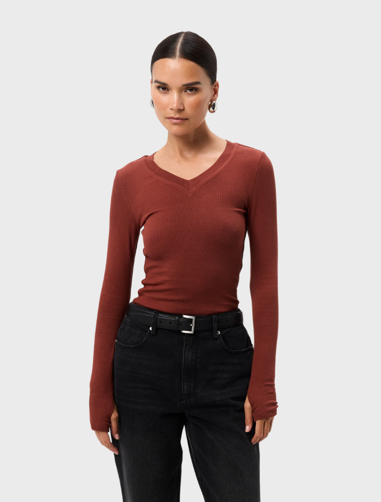 Rust-colored Sedona Top displayed on a mannequin, featuring a relaxed fit and short sleeves.