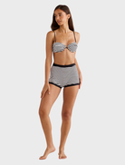 Selene Mini Shorts: trendy, comfortable shorts ideal for warm days and casual wear.