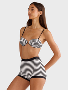 Selene Mini Shorts: trendy, comfortable shorts ideal for warm days and casual wear.