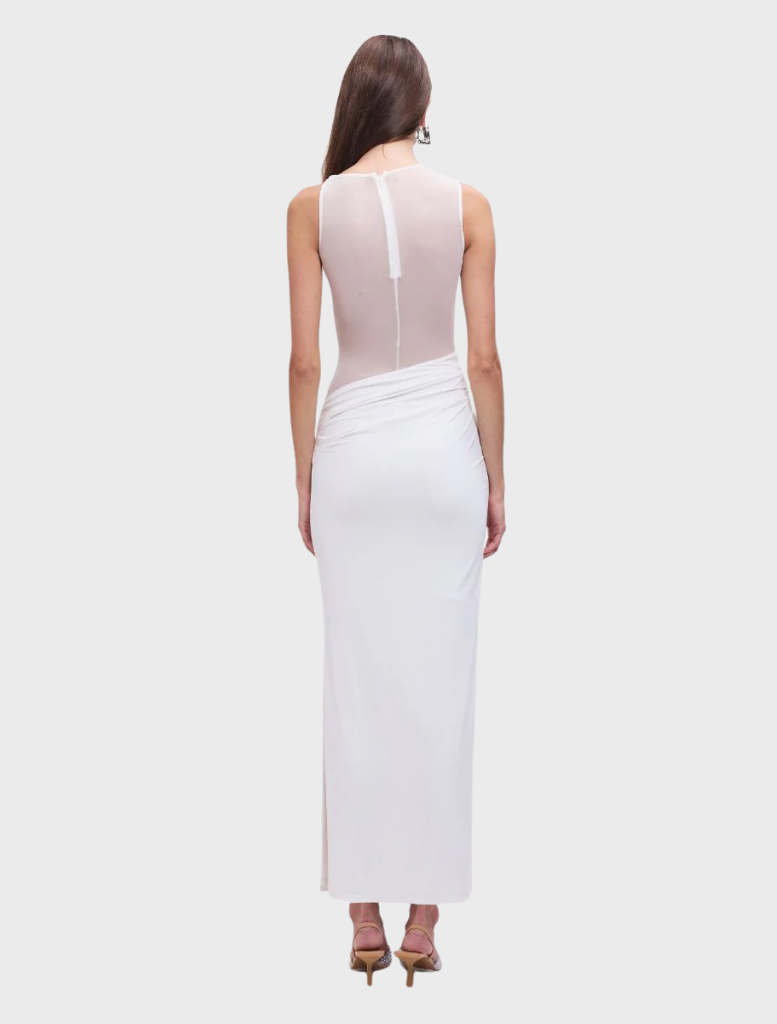 Chic white sleeveless maxi dress with a long, flowing cut, suitable for both casual and formal summer gatherings.