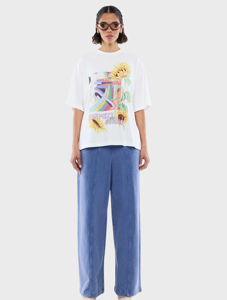 White vintage tee featuring a sunflower motif, combining comfort and style for a fresh, casual outfit choice.